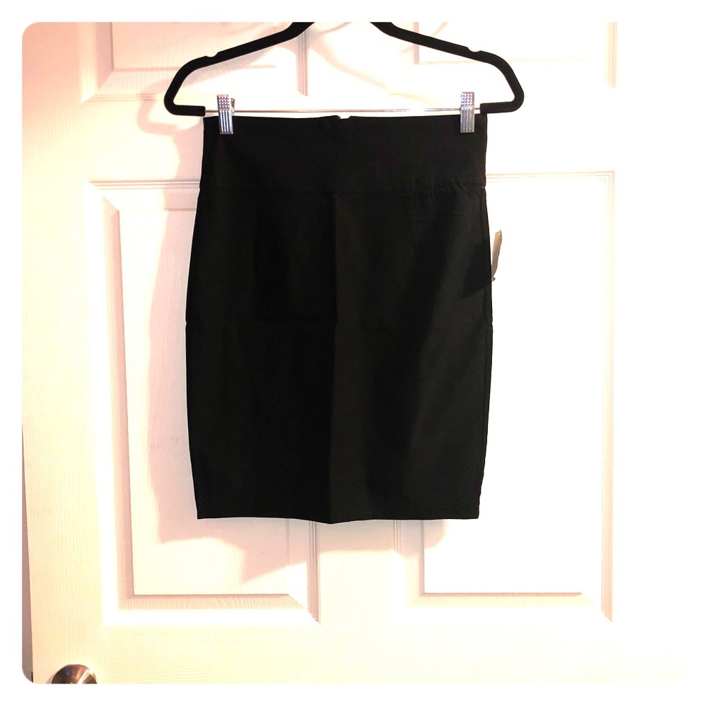 Black high waisted skirt SIZE: L